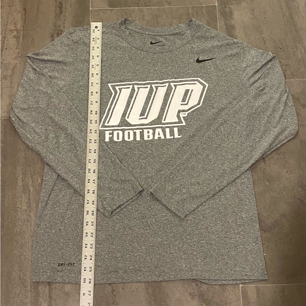 Nike large Heather Gray Long Sleeve Men's Tee